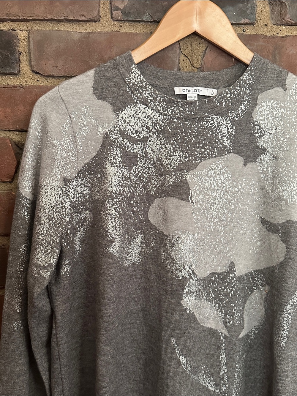 CHICOS sweater embellished pullover size 1 / medium 38 chest / 23” long